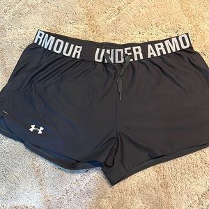 Under armor elastic/tie waist shorts large. Gray
